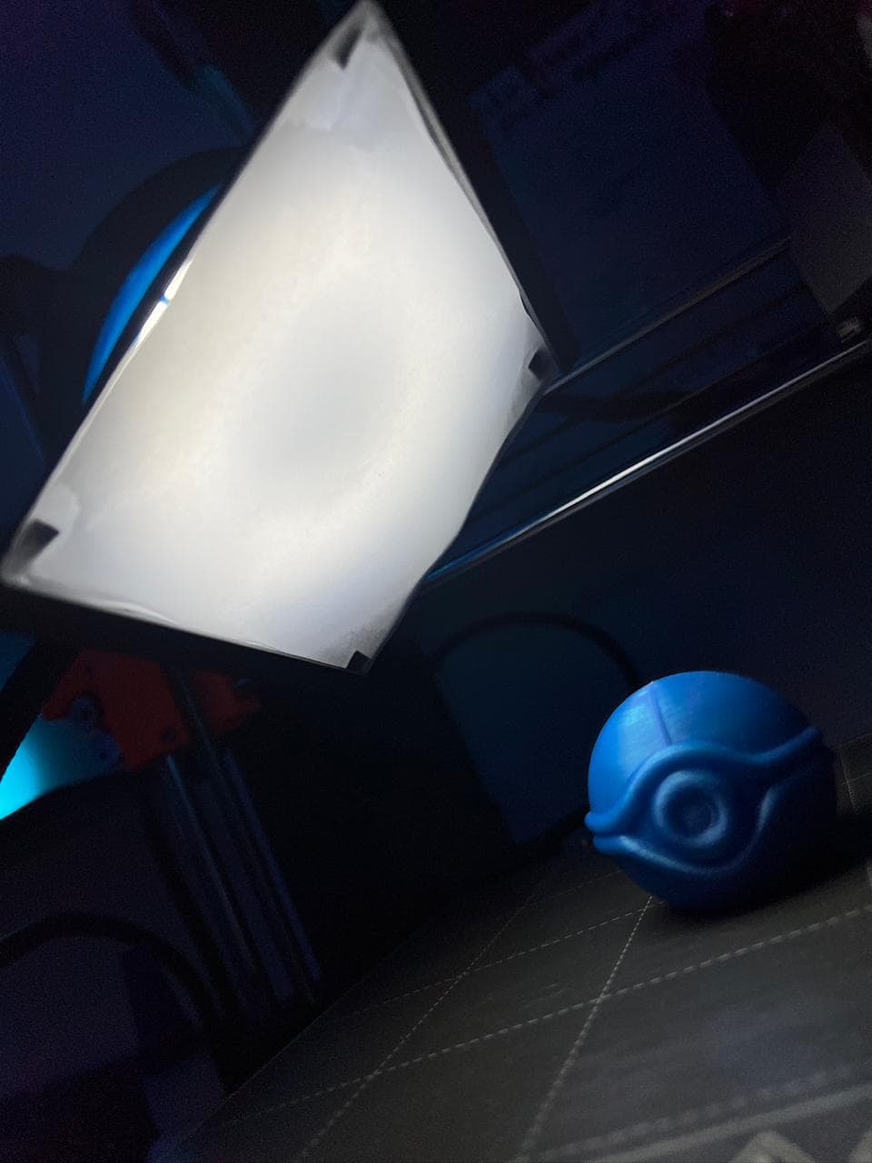 Difusor en uso real — lámpara con pieza instalada
